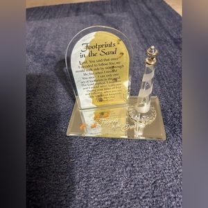 Footprints in the Sand Lighthouse Glass Figurine. 5” H x 5” W no chips/Cracks.
